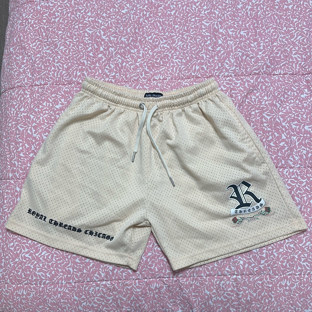Royal Threads Men Beige Shorts in Size Small